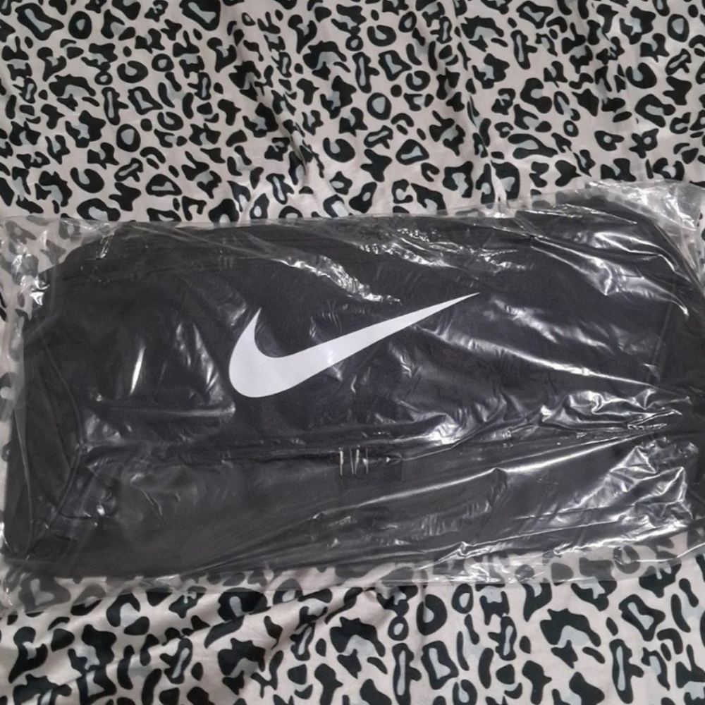 Nike Brasilia 9.5 Training Duffel Bag (Medium, 60L)Black brand new